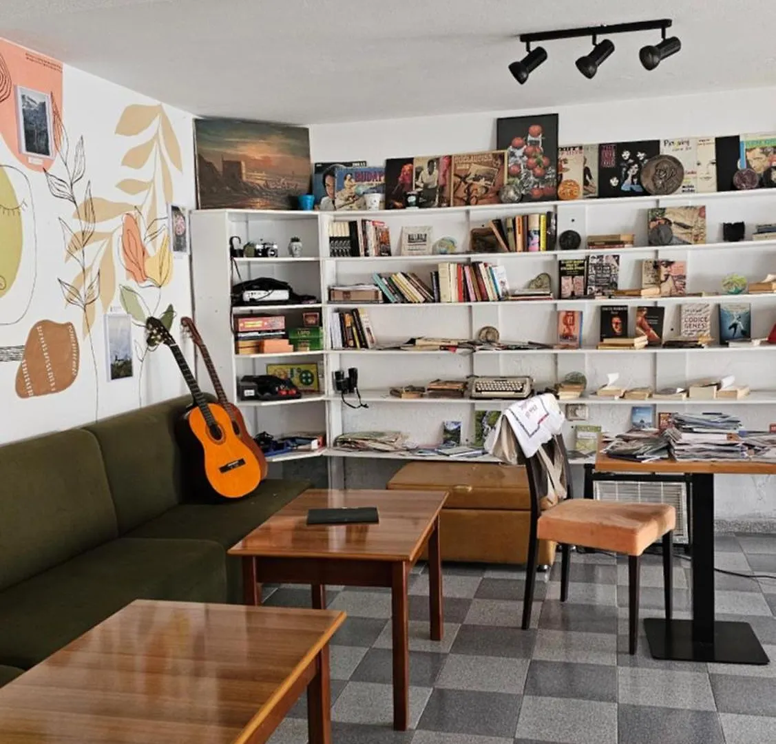 Traveler Hostel Shkodër 0*,